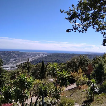 Le Domaine De *